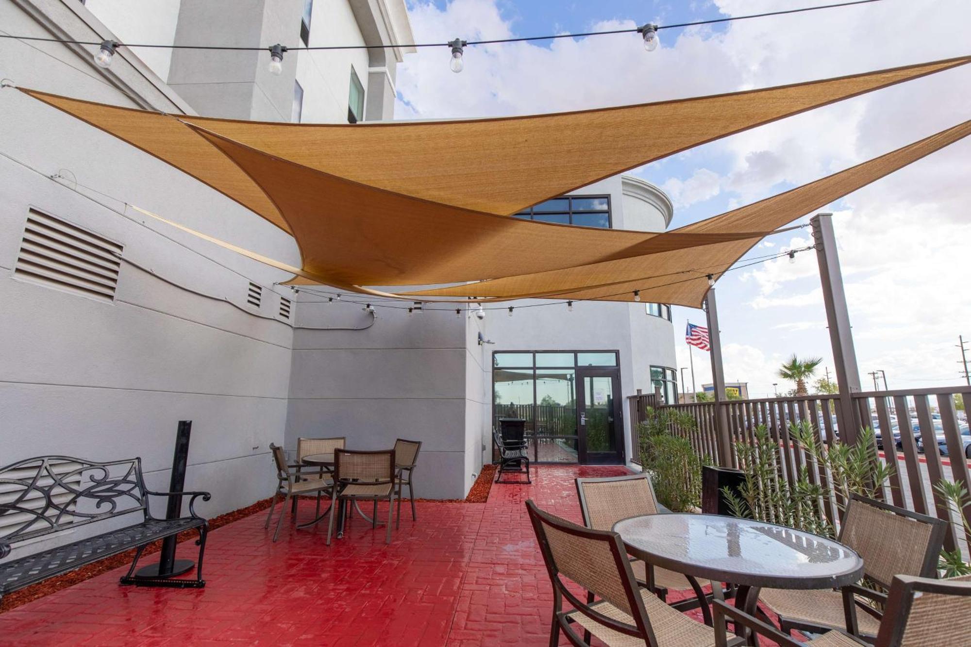 Hampton Inn El Centro Exterior photo